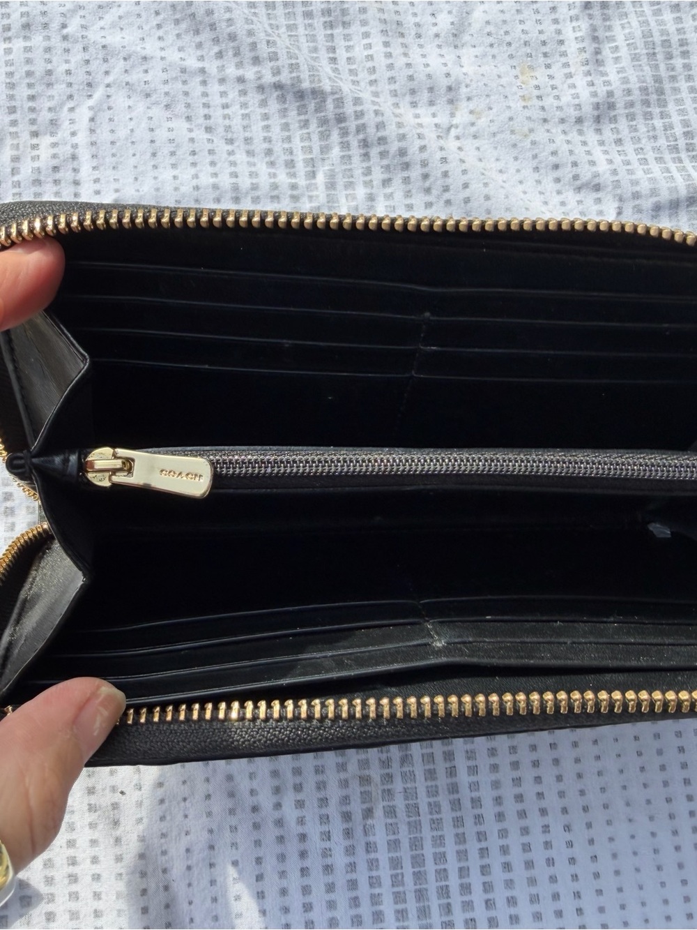 Coach Black Signature Embossed Leather Zip Wallet with Gold Logo - Picture 2 of 2